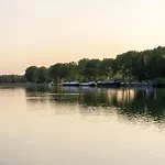 Nyaraló Lakeside Luxury Mansion By Belvilla *