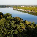 Lakeside Luxury Mansion By Belvilla Nyaraló