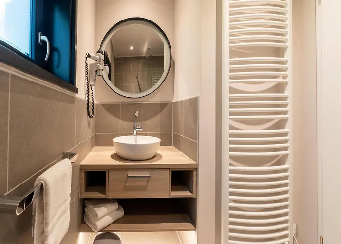 Holiday home Lakeside Luxury Mansion By Belvilla *