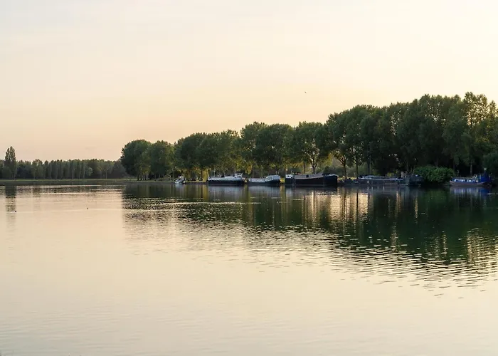 Holiday home Lakeside Luxury Mansion By Belvilla *