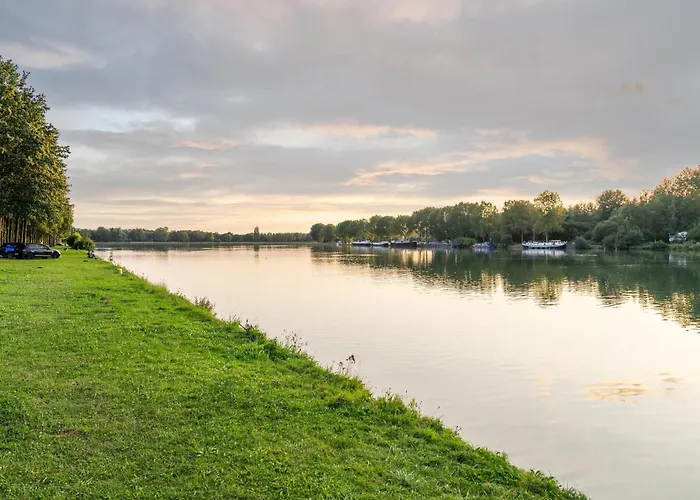 Lakeside Luxury Mansion By Belvilla Holiday home *